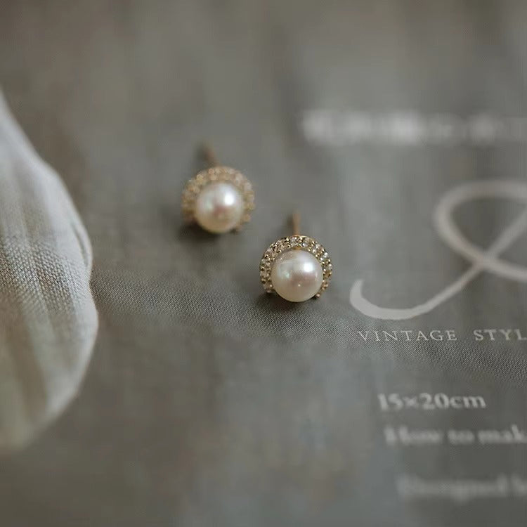 Vaya Pearl & Crystal Studs Earrings