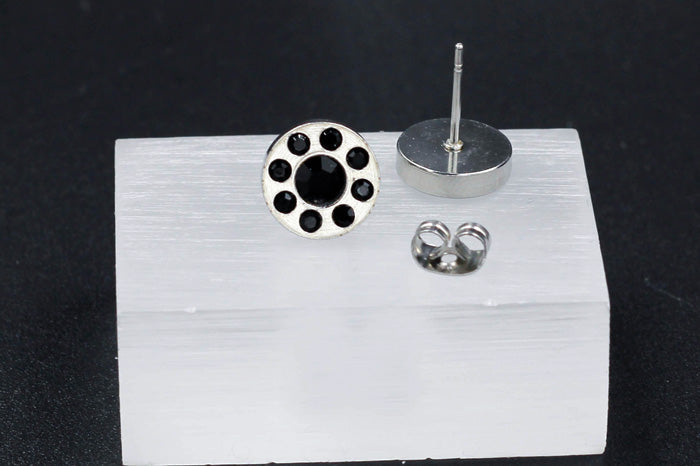 Ioná	Black Stone Round Studs