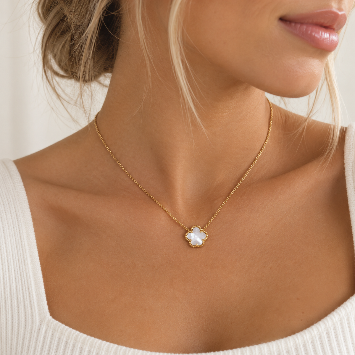 Bronte Five-Leaf White Clover Necklace | Waterproof 18k Gold