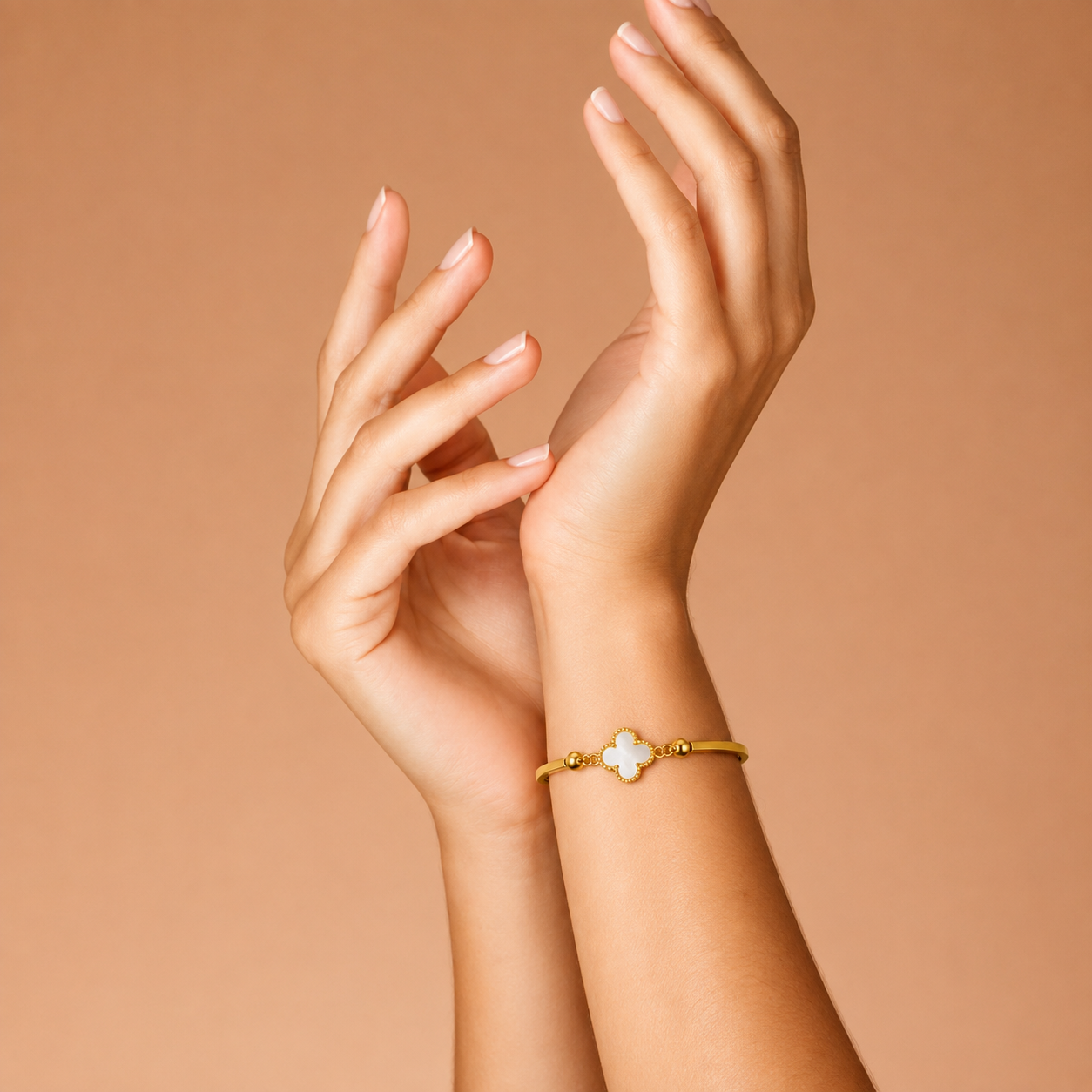 Dakota White Pearl Four-Leaf Clover Bracelet | Waterproof 18k Gold