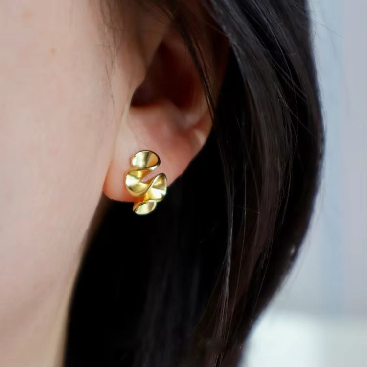 Exquisite Twsited Ribbon Studs