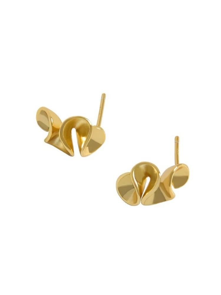 Exquisite Twsited Ribbon Studs