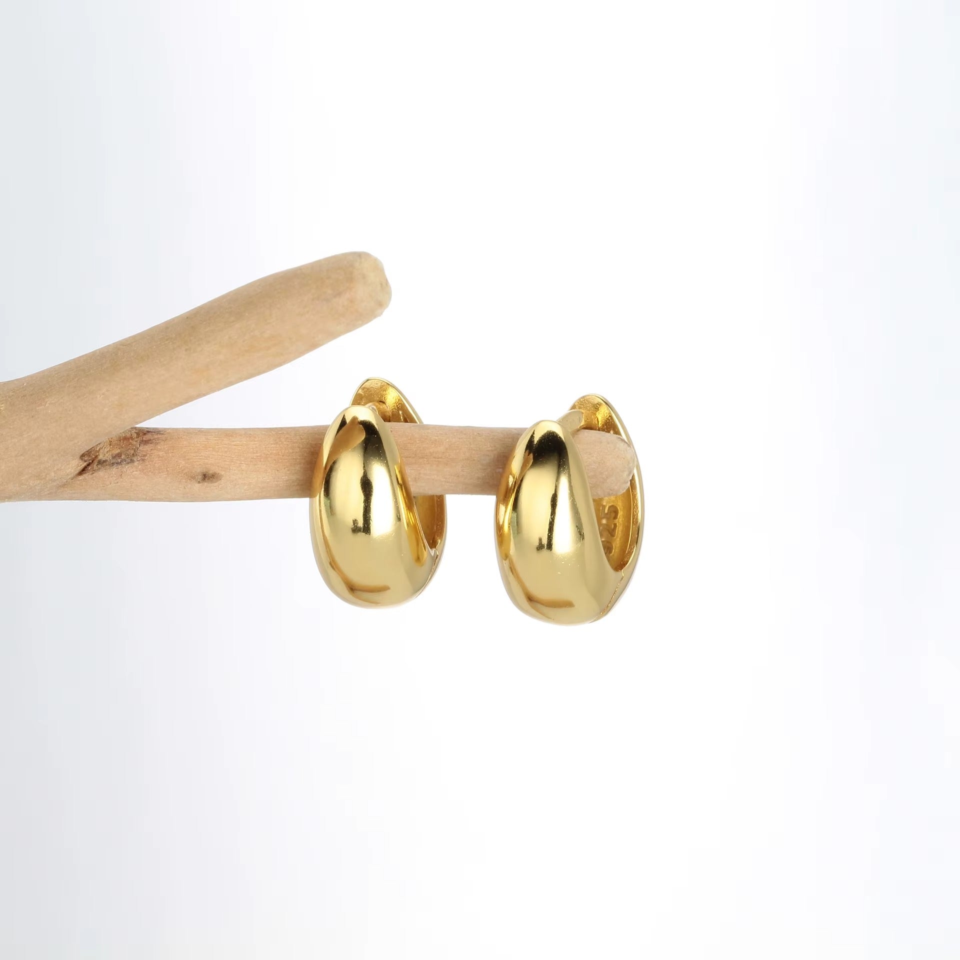 Lynda Exquisite Teardrop-Shaped Gold Hoops