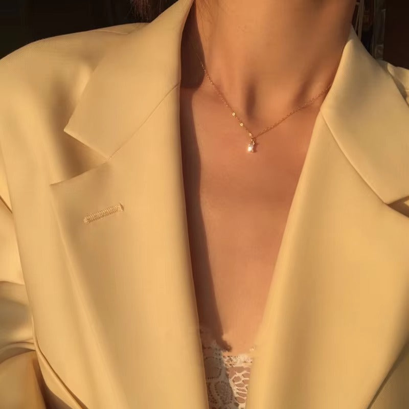 Flushing	Crystal Pendant Necklace