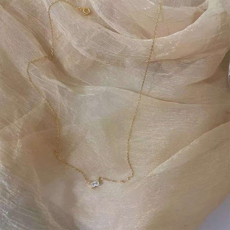 Flossmoor Crystal Soloitaire Pendant Necklace