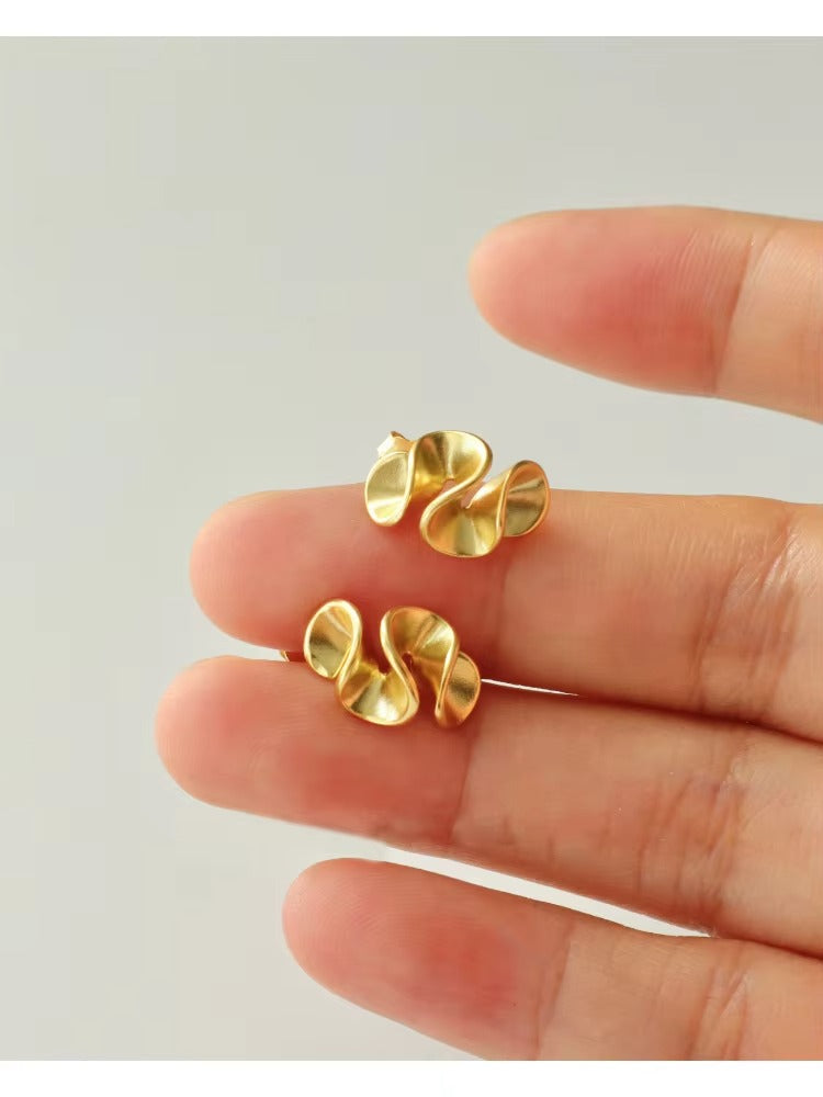 Exquisite Twsited Ribbon Studs