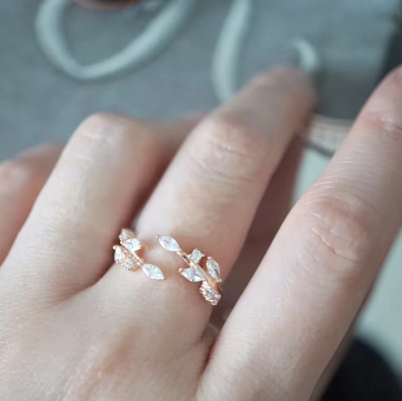 Empress	Hugging Arms Size Adjustable Ring