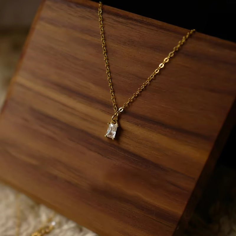 Flushing	Crystal Pendant Necklace