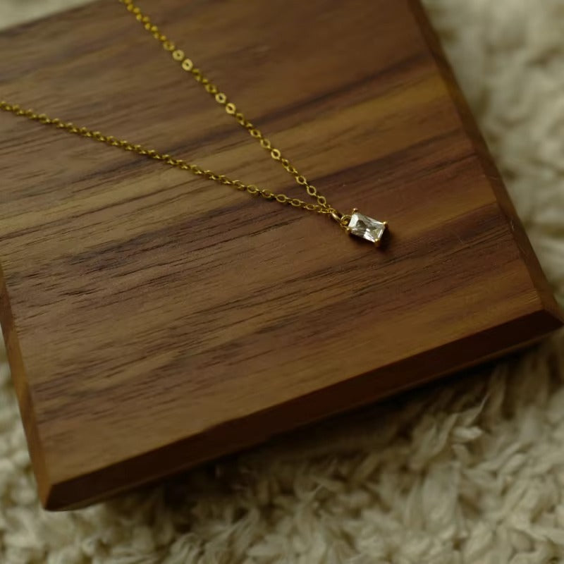 Flushing	Crystal Pendant Necklace