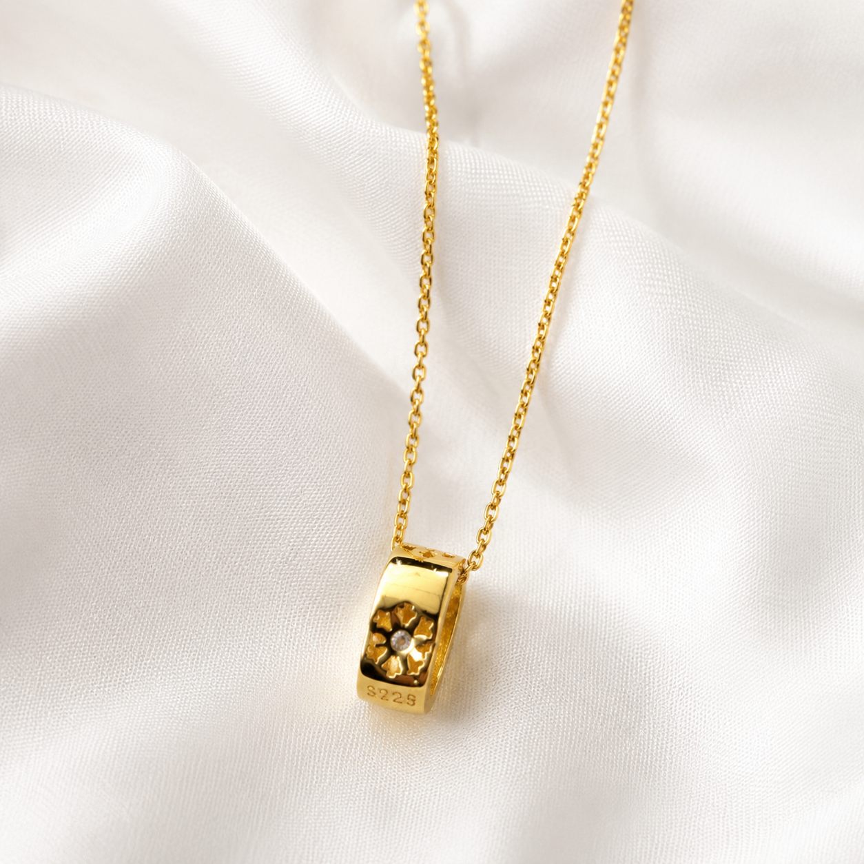 Claro Ring Pendant Necklace- Gold