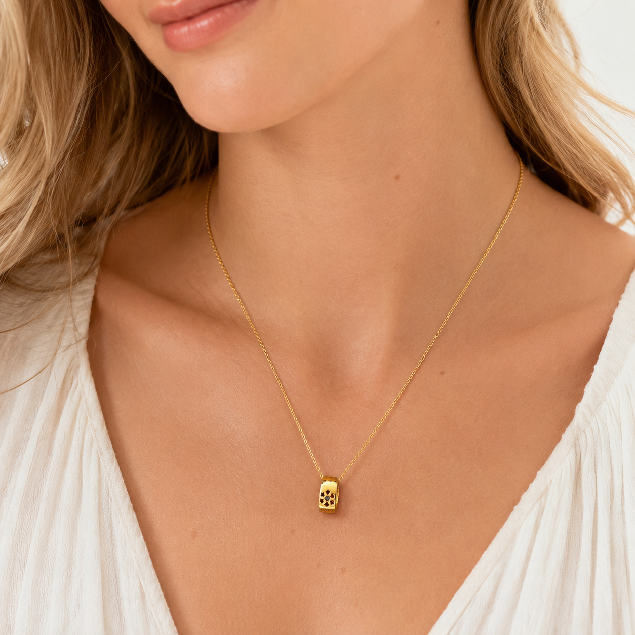 Claro Ring Pendant Necklace- Gold