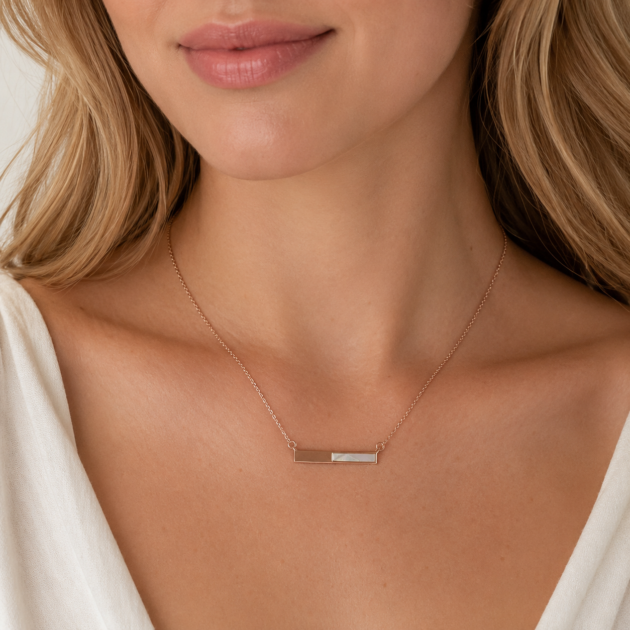 Naera Bar Necklace- Rose gold