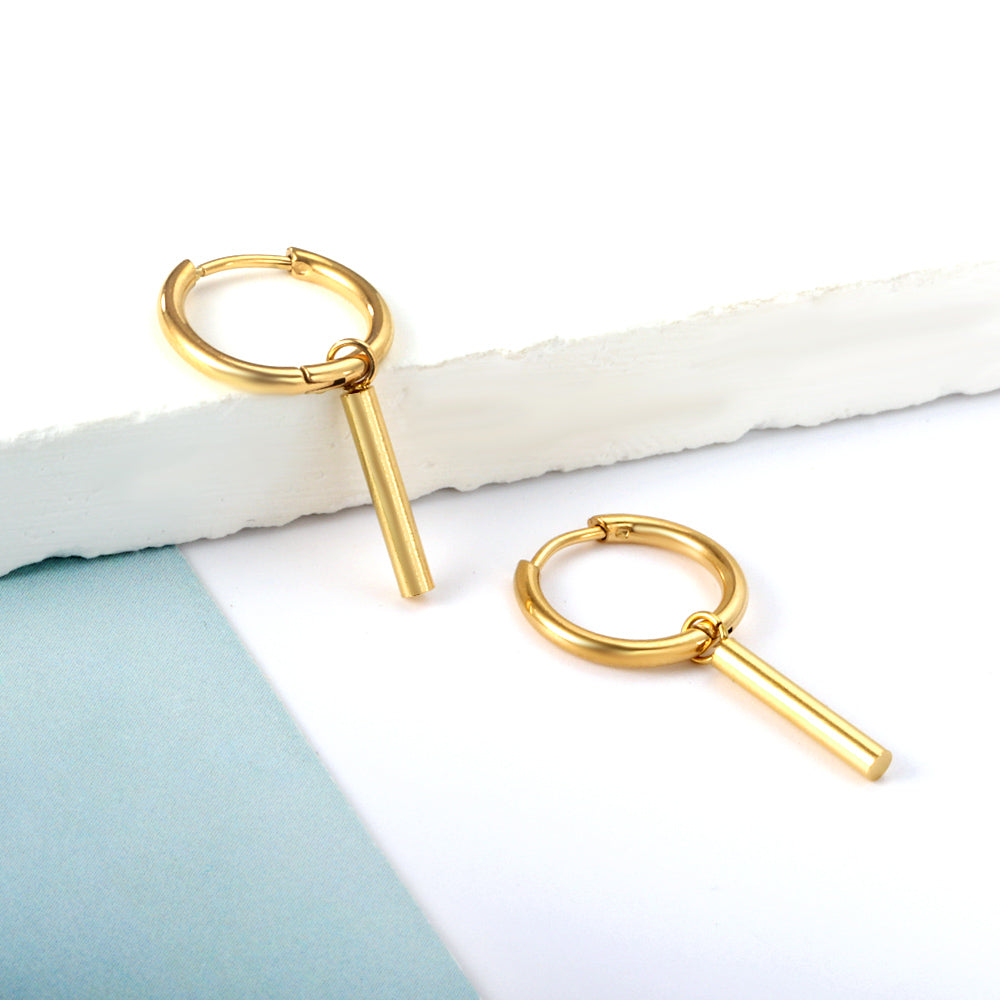 Maíra Long Bar Huggie Hoops -Gold