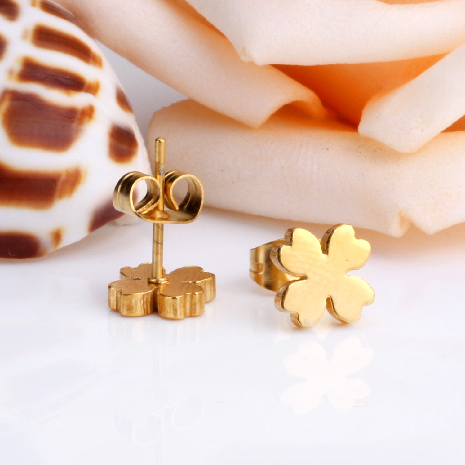Estela Four Petal Clover Studs