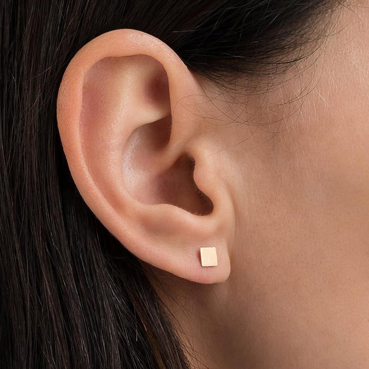 Flora Plain Square	Studs