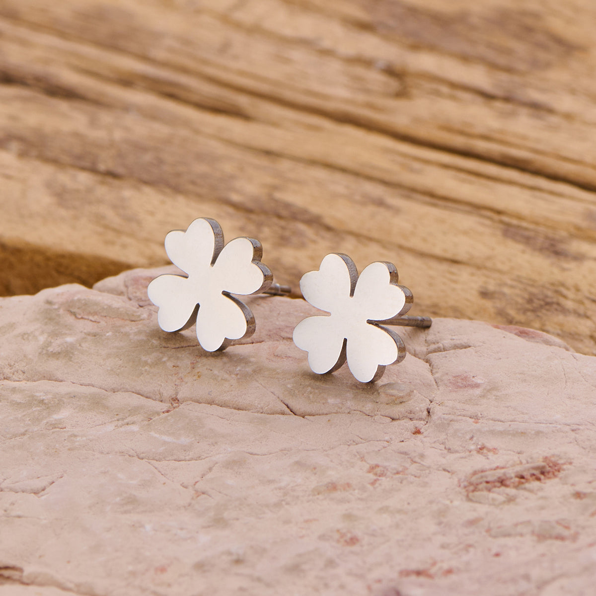 Estela 4 Petal Clover Studs