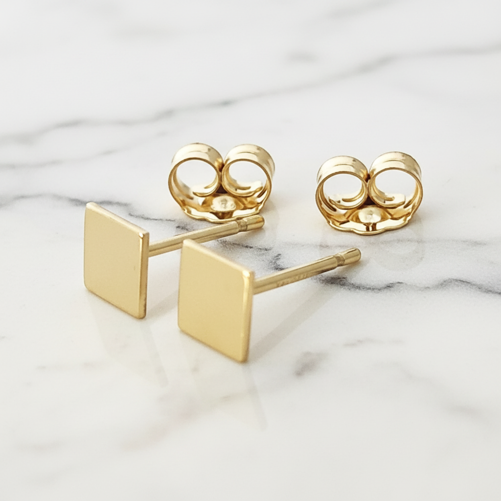 Flora Plain Square	Studs