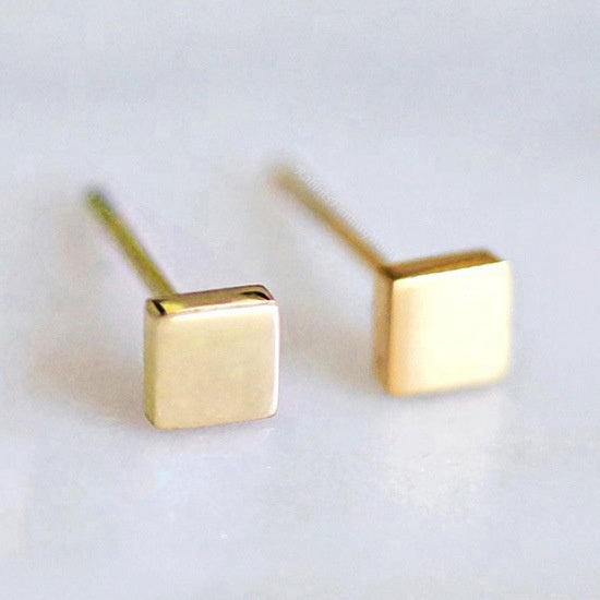 Flora Plain Square	Studs