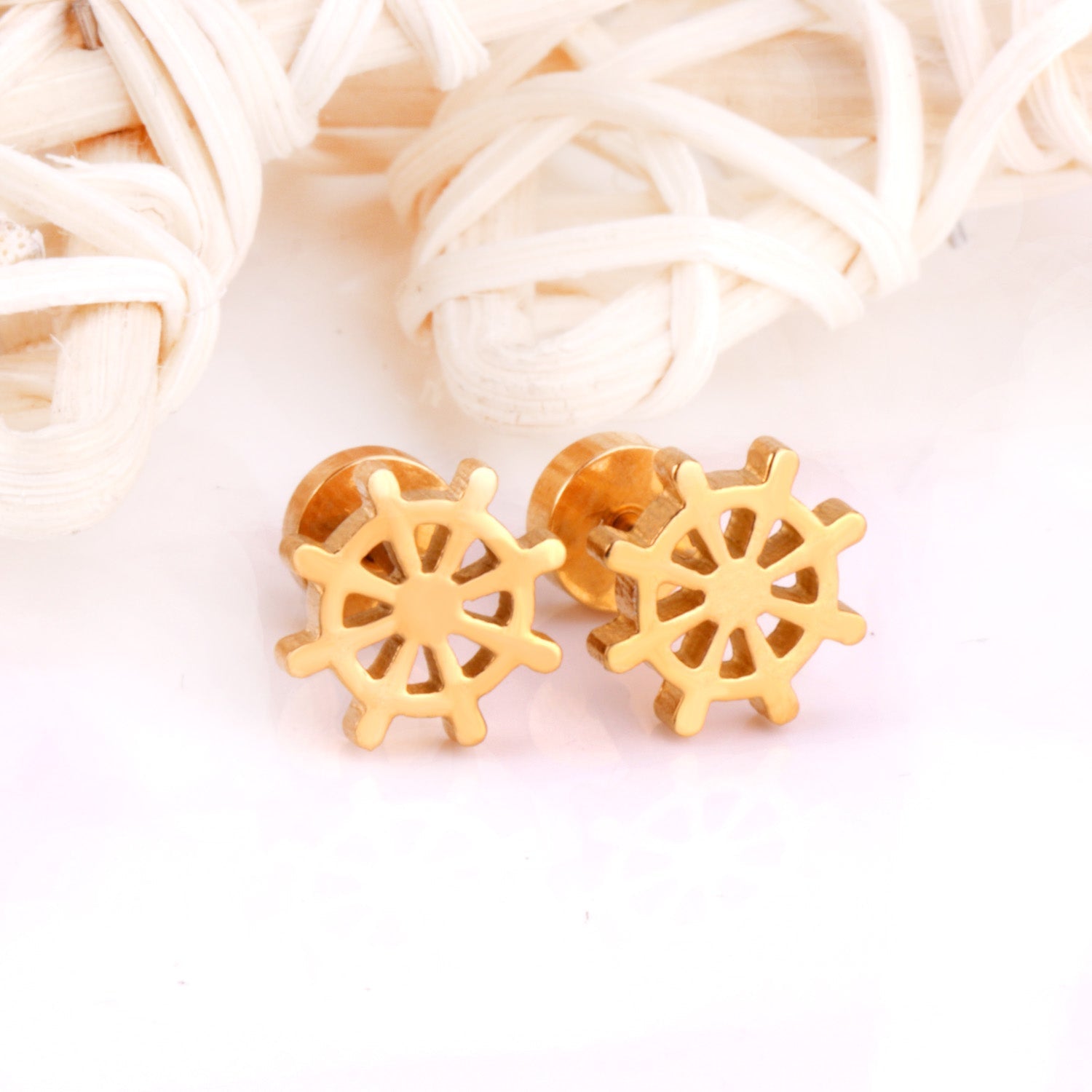 Daiane Nautical Wheel	Flat Back Studs -Gold