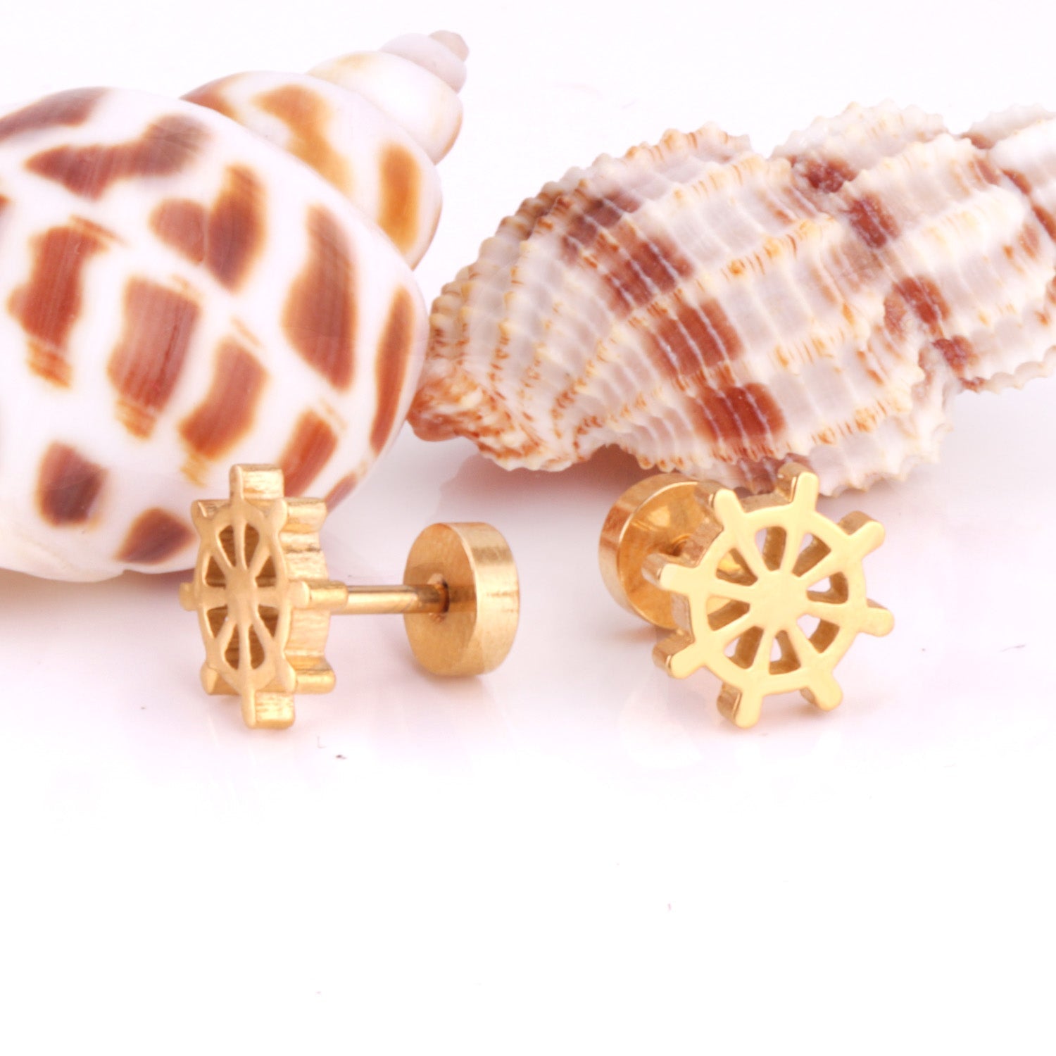 Daiane Nautical Wheel	Flat Back Studs -Gold