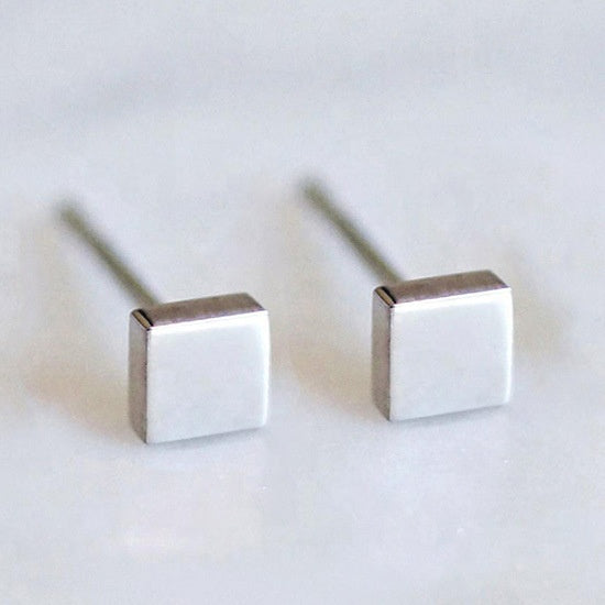 Flora Plain Square	Studs