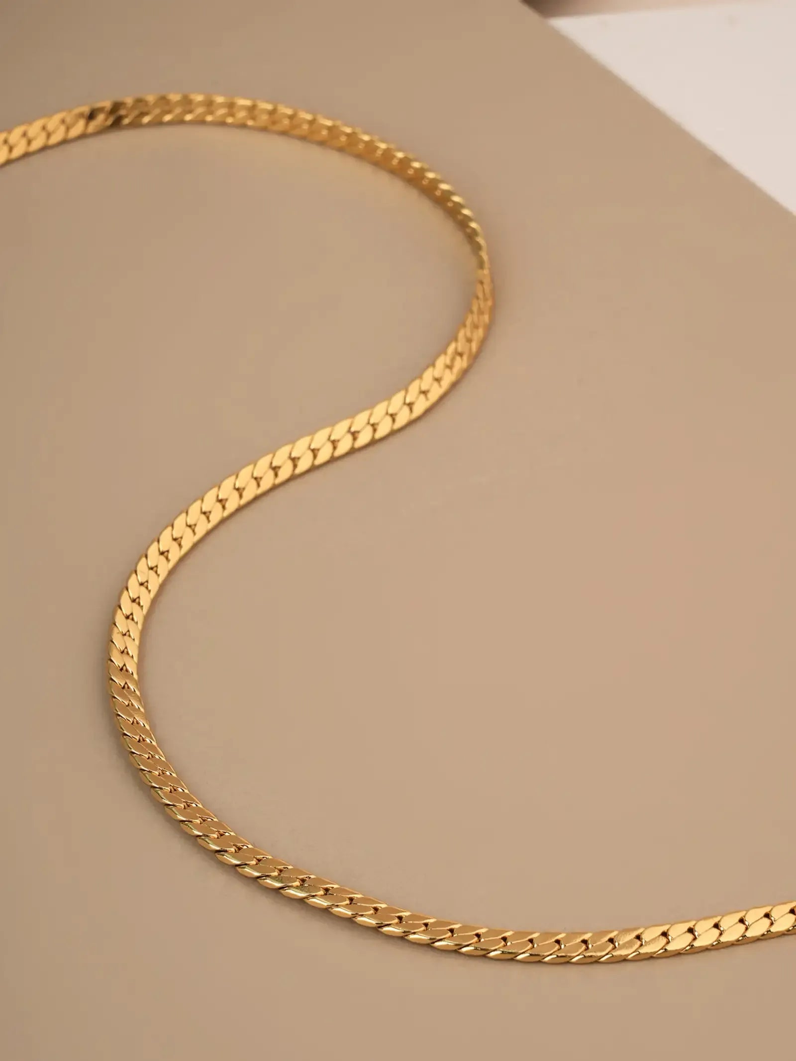 Belerose Flat Curb Chain Necklace | Waterproof 18k Gold
