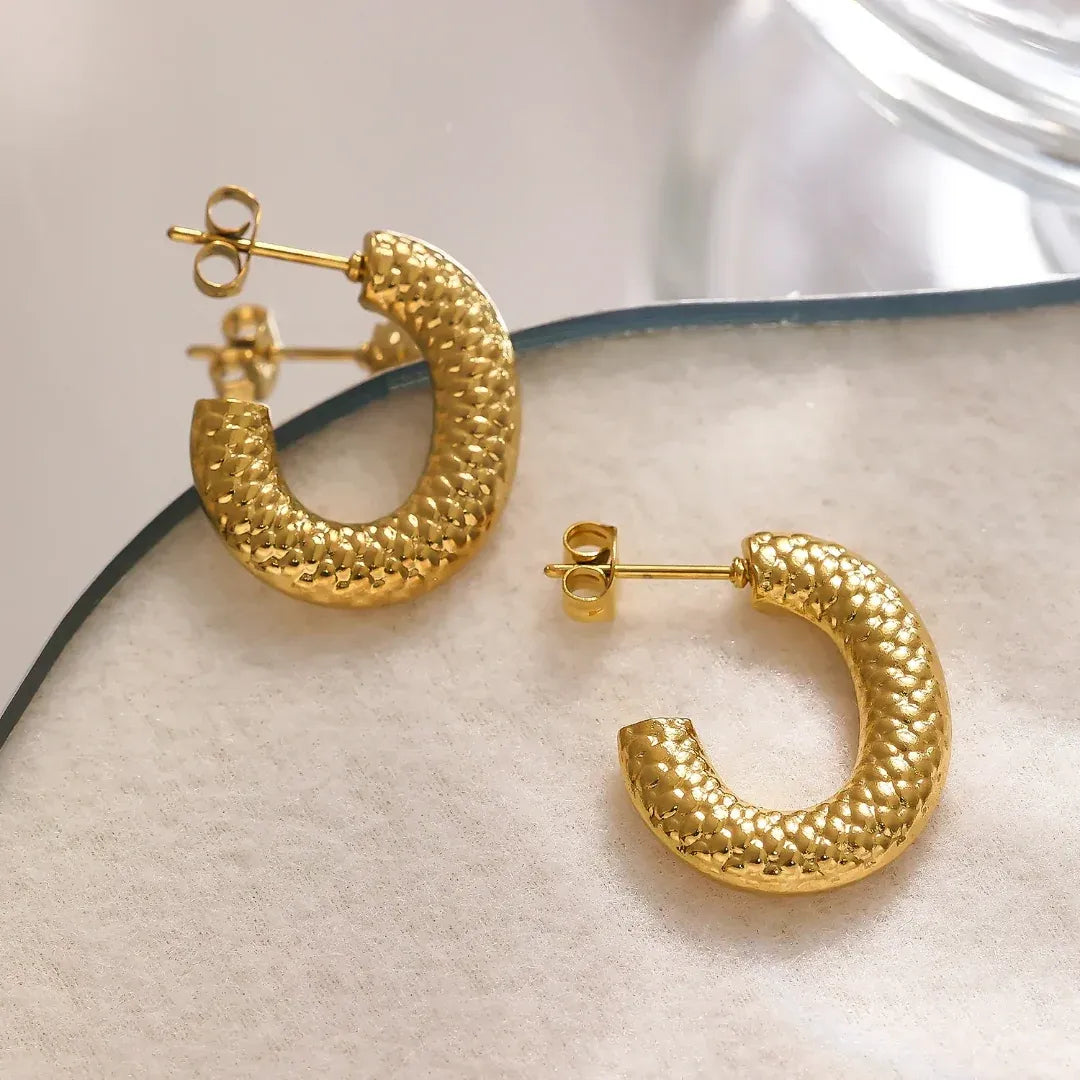 Ariana Textured Hoop Earrings | Waterproof 18k Gold