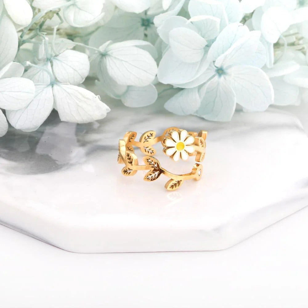 Leona White Daisy Ring | Waterproof 18K Gold