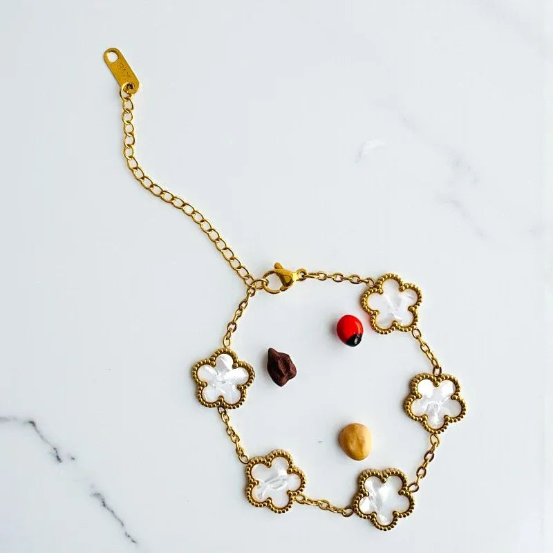 Bronte Five-Leaf White Clover Bracelet | Waterproof 18k Gold