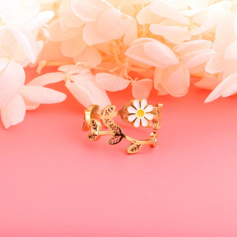 Leona White Daisy Ring | Waterproof 18K Gold