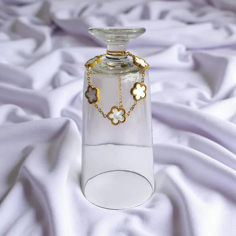 Bronte Five-Leaf White Clover Bracelet | Waterproof 18k Gold