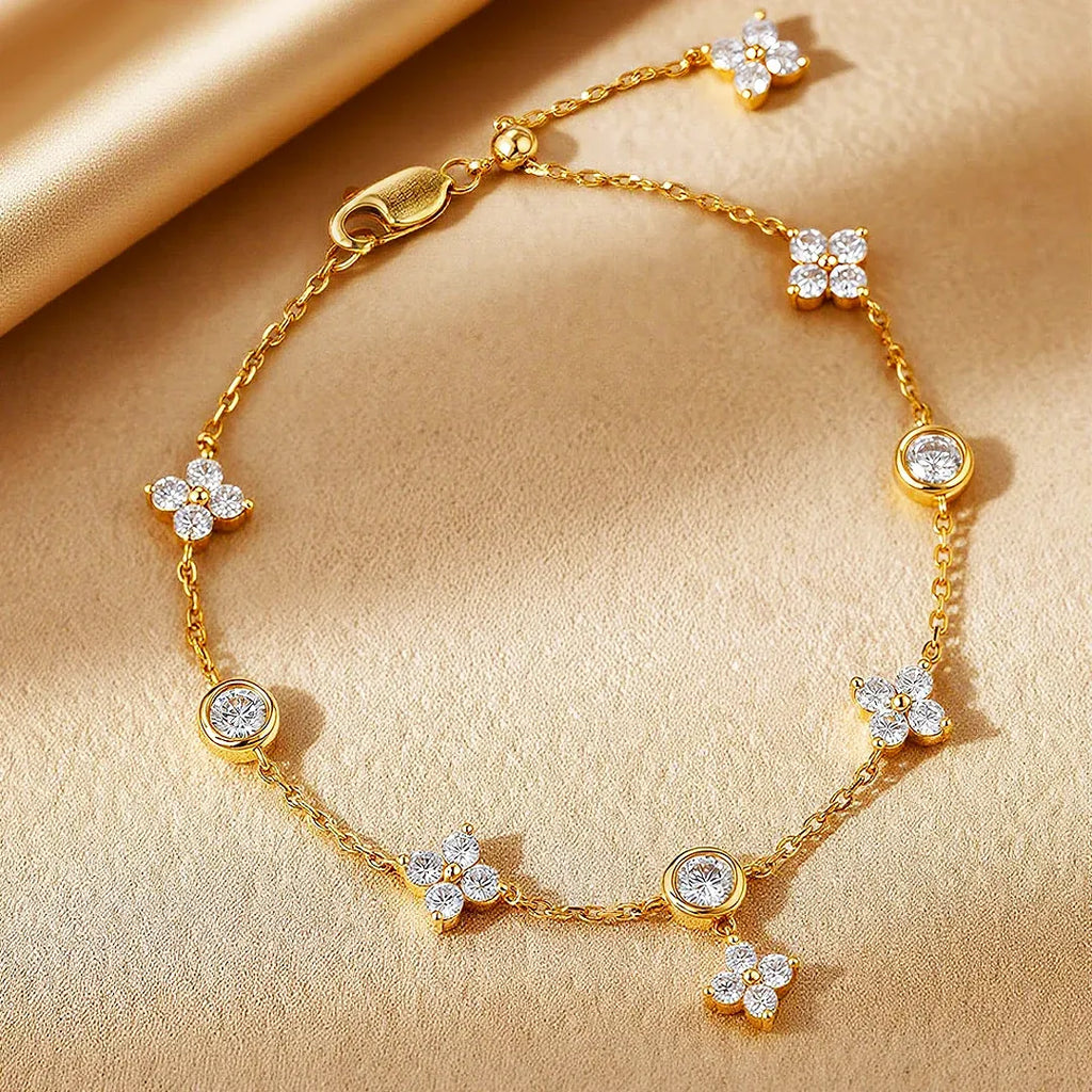 Evora Clover Charm Station Bracelet | Waterproof 18k Gold