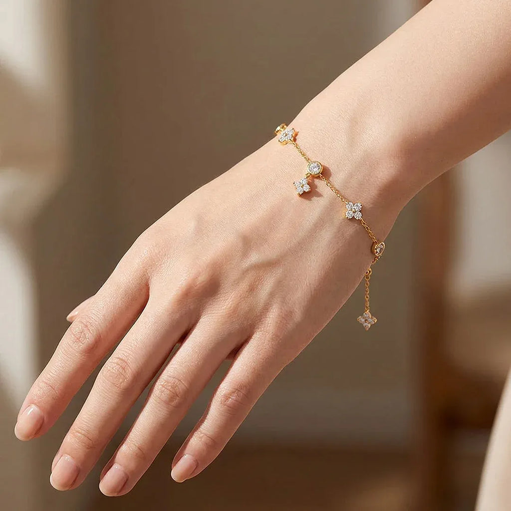Evora Clover Charm Station Bracelet | Waterproof 18k Gold