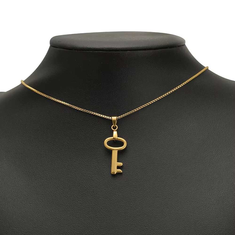 Erin	Waterproof Key to Love Charm 22mm Gold