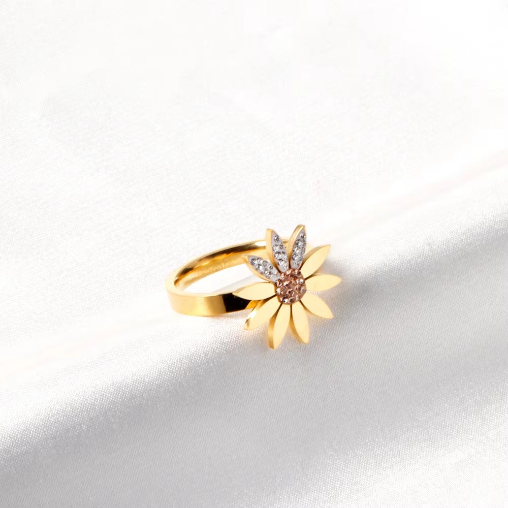 Lexi Jewelled Daisy Ring | Waterproof 18K Gold