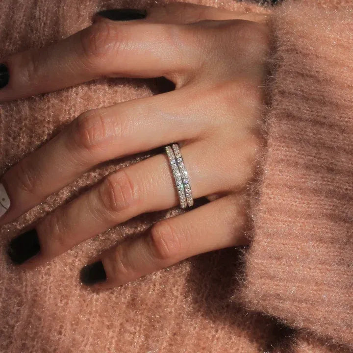 Riana Channel Pavé 2MM Band Ring | Waterproof Silver