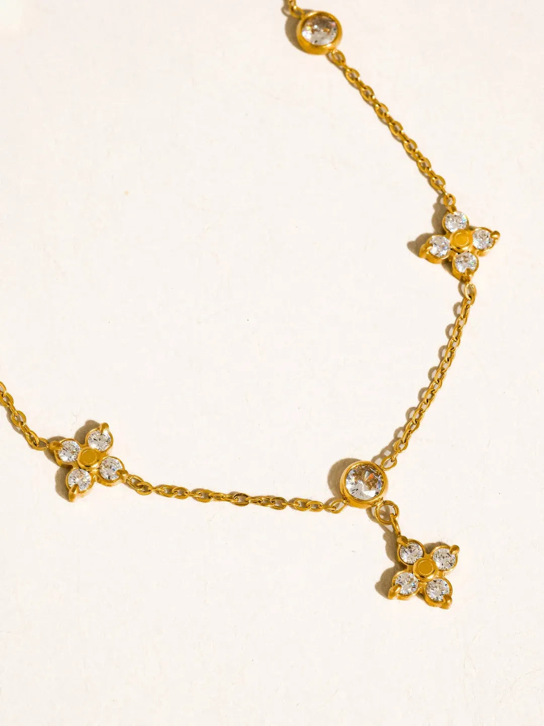 Evora Clover Charm Station Necklace | Waterproof 18k Gold