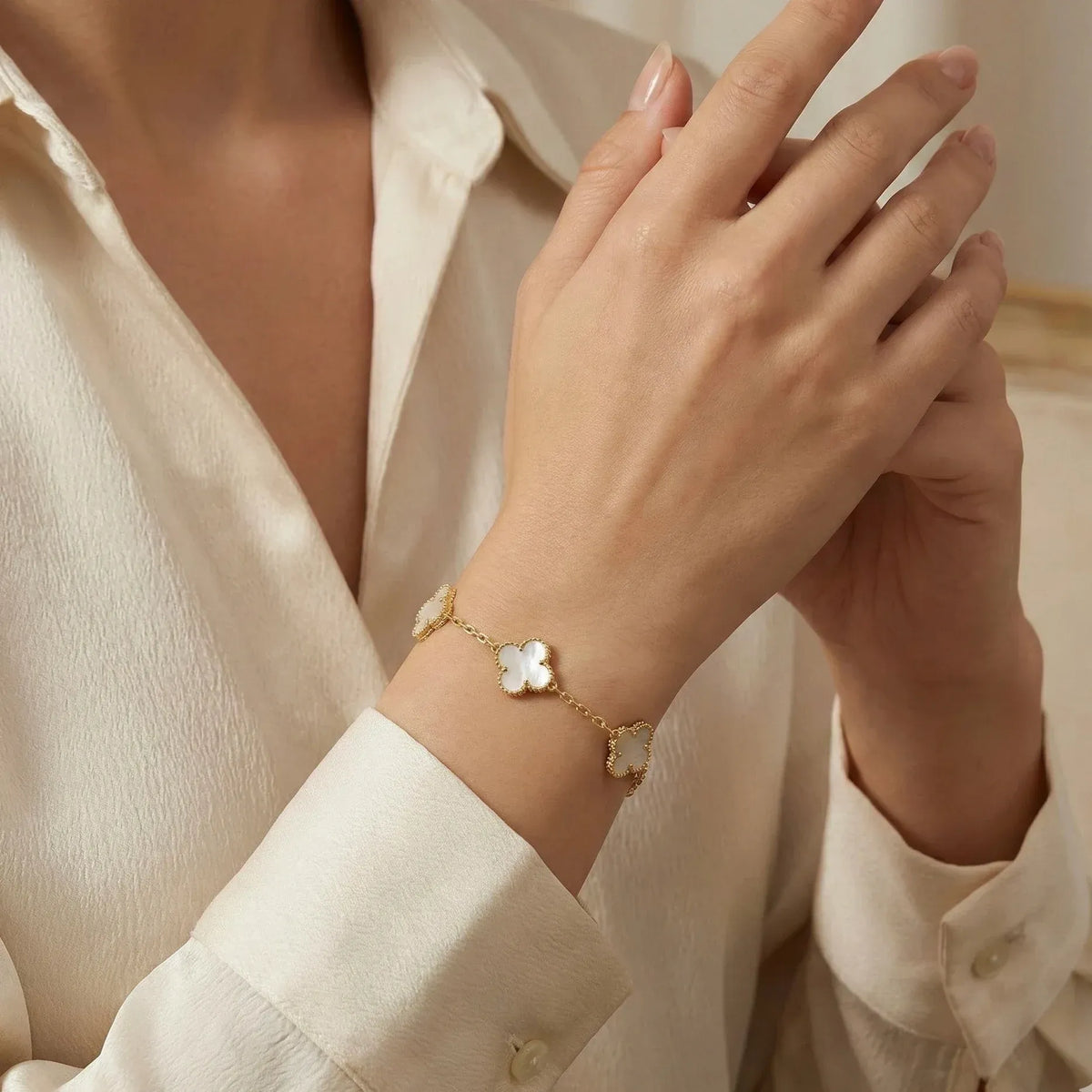 Alora Four-Leaf White Clover Bracelet | Waterproof 18k Gold