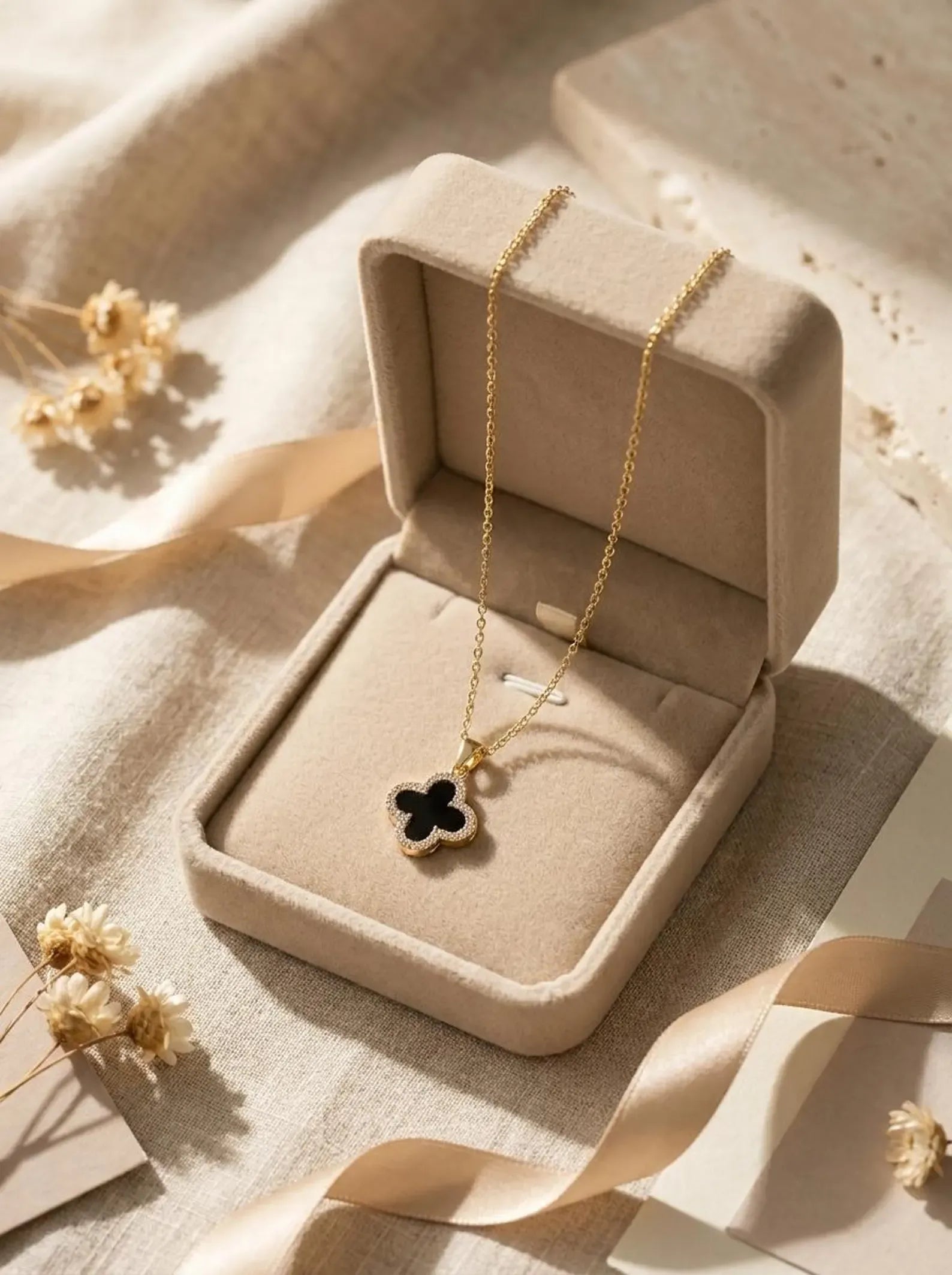 Cecilia Four-Leaf Diamante Clover Black Necklace | Waterproof 18k Gold