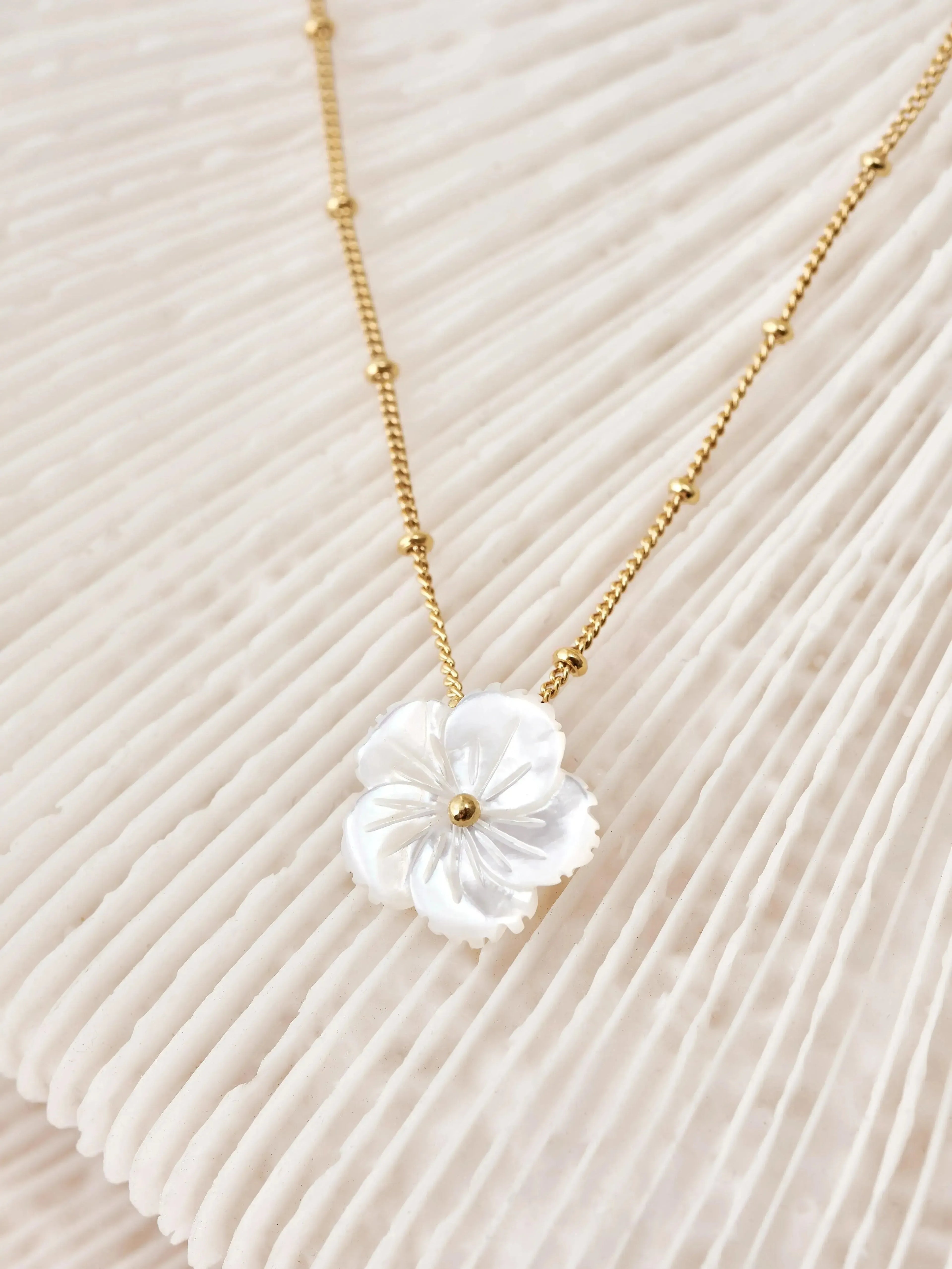 Nona Pearl Flower Necklace | Waterproof 18k Gold