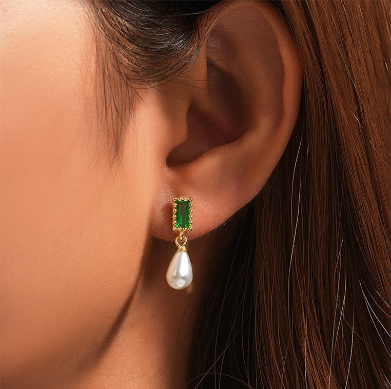 Veda Emerald Green Pearl Drops earrings